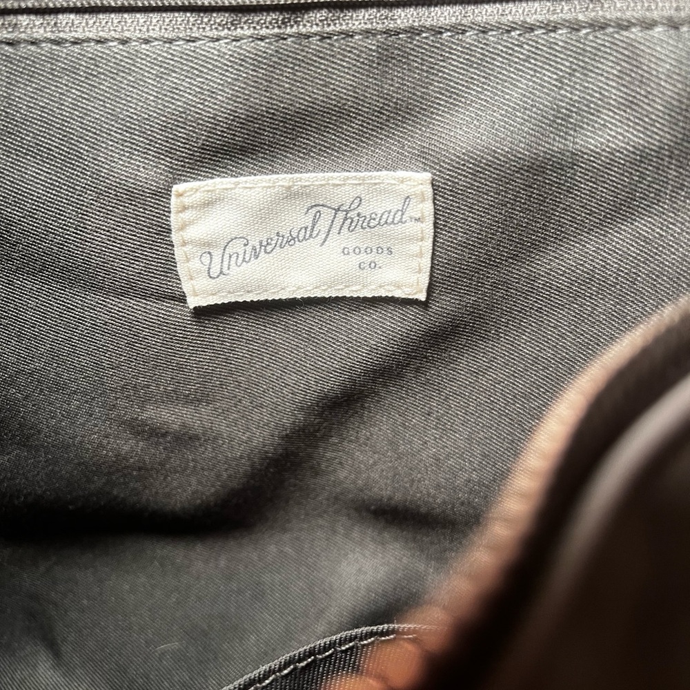 Universal Threads Slouchy Sling Handbag - Picture 8 of 8